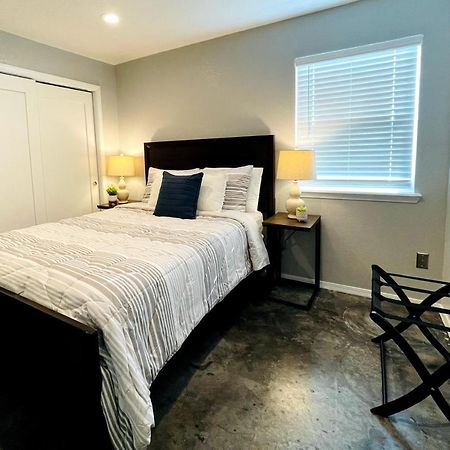 Evie'S Campus-Close 2 Bedroom Luxury Oklahoma City Exterior photo
